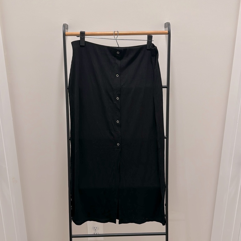 Ribbed Black Midi Skirt
